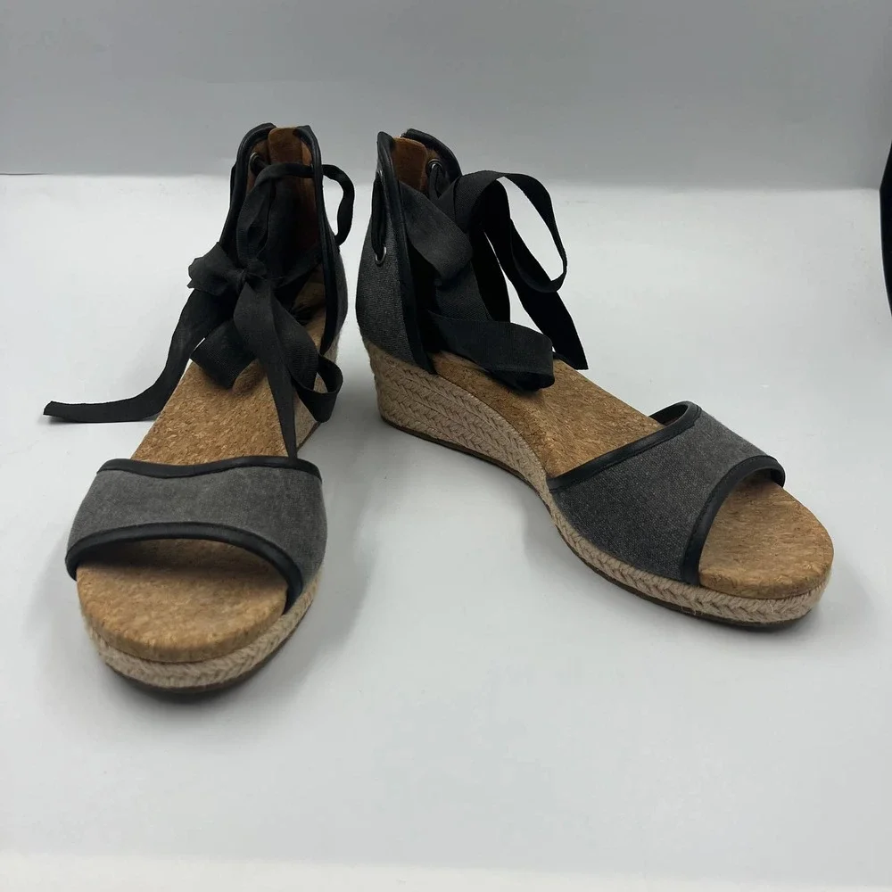 UGG black gray